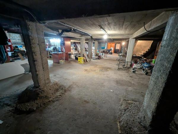 Très grande maison atypique.