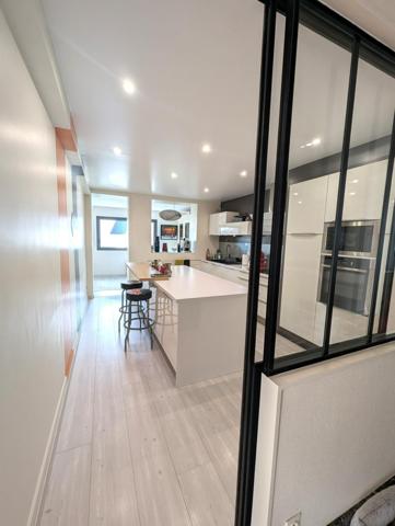 Très grande maison atypique.