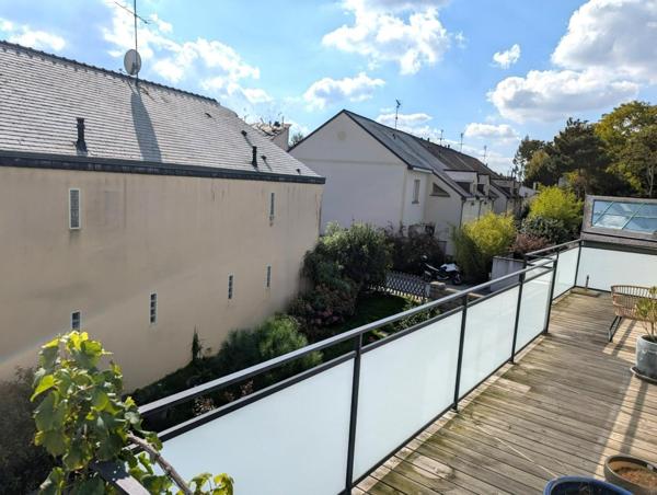 Très grande maison atypique.