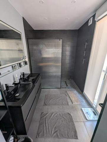 Très grande maison atypique.