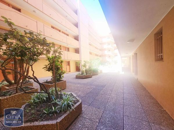 Appartement à louer 1 pièce 24.41m² Saint-Raphaël (83700)