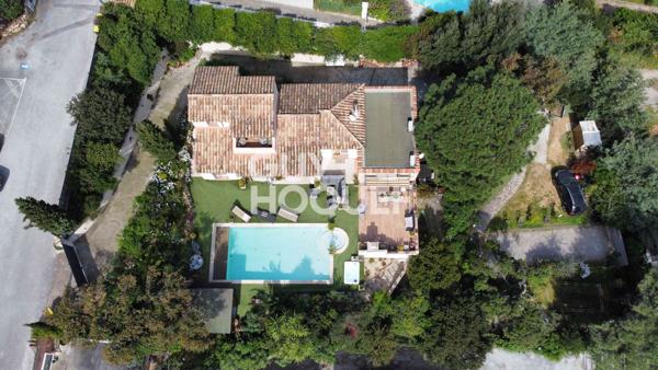 MAISON À VENDRE DE 5 PIÈCES DE 190,00 M²