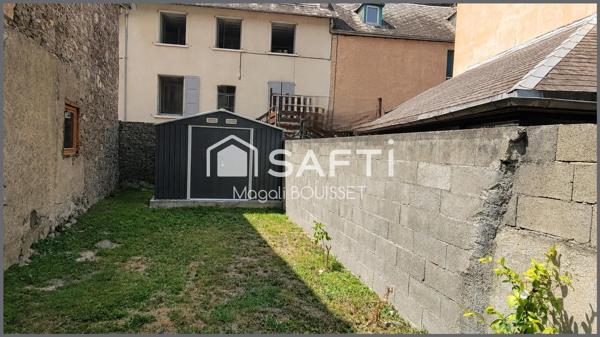 Fort potentiel et caractère Maison T4 de 105m² et son studio attenant de 20m², une terrasse, un jardin 144m², un abri jardin,  proche de la gare.
