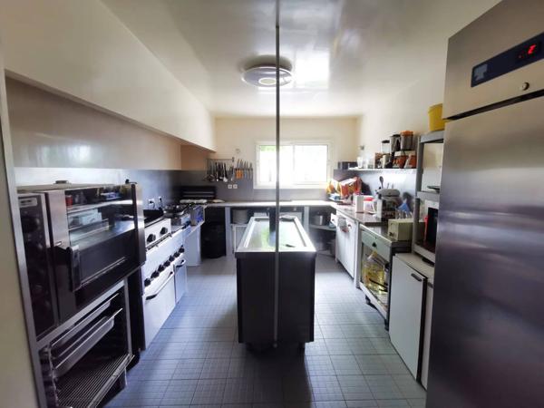 Bâtiment mixte restaurant + habitation