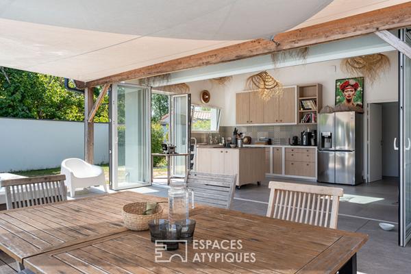 Maison familiale rétro-contemporaine et son extérieur farniente au coeur de Vertou