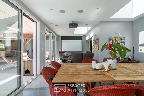 Maison familiale rétro-contemporaine et son extérieur farniente au coeur de Vertou