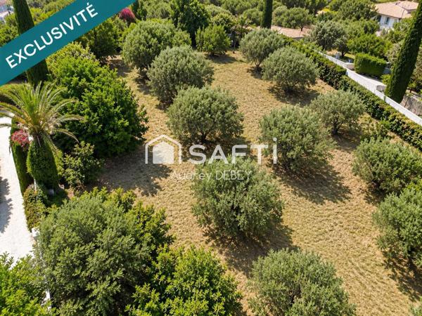 SANARY-SUR-MER – 1 000 M² D’ESPRIT MÉDITERRANÉEN POUR DONNER VIE À VOTRE PROJET, À DEUX PAS DES COMMERCES ET À MOINS D’1 KM DU PORT