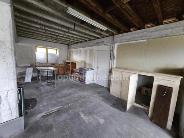 Ideal INVESTISSEUR ou ENTREPRENEUR, dépôt 70 m² avec extérieur. L'ISLE D'ESPAGNAC (16)