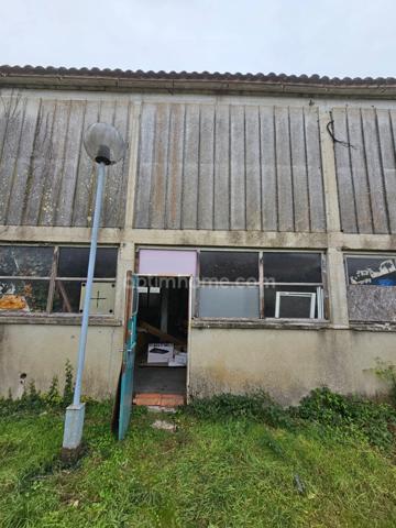 Ideal INVESTISSEUR ou ENTREPRENEUR, dépôt 70 m² avec extérieur. L'ISLE D'ESPAGNAC (16)