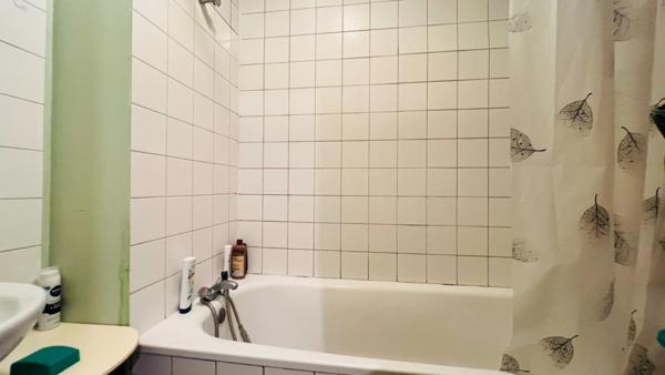 QUIMPER (29) - Appartement T3 de 72 m² habitable - Terrasse - Jardin - Garage privé.