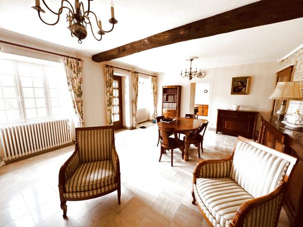 Noyers (89310) Propriété avec vue panoramique sur la vallée du Serein surplombant une rivière 295 000 € F.A.I.