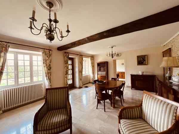 Noyers (89310) Propriété avec vue panoramique sur la vallée du Serein surplombant une rivière 295 000 € F.A.I.