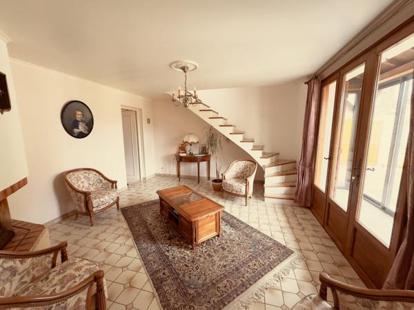 Noyers (89310) Propriété avec vue panoramique sur la vallée du Serein surplombant une rivière 295 000 € F.A.I.