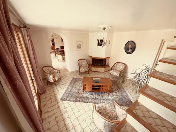 Noyers (89310) Propriété avec vue panoramique sur la vallée du Serein surplombant une rivière 295 000 € F.A.I.