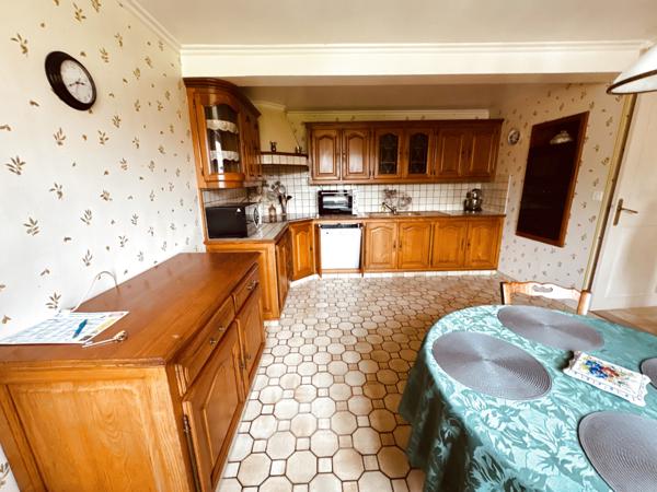 Noyers (89310) Propriété avec vue panoramique sur la vallée du Serein surplombant une rivière 295 000 € F.A.I.