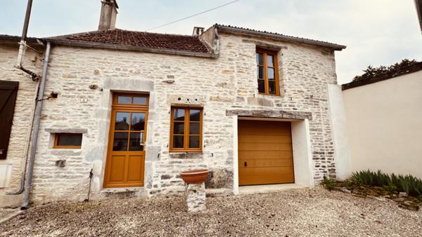 Noyers (89310) Propriété avec vue panoramique sur la vallée du Serein surplombant une rivière 295 000 € F.A.I.