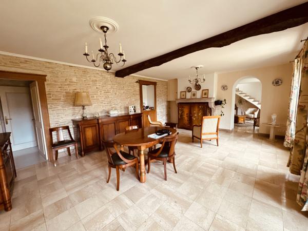 Noyers (89310) Propriété avec vue panoramique sur la vallée du Serein surplombant une rivière 295 000 € F.A.I.