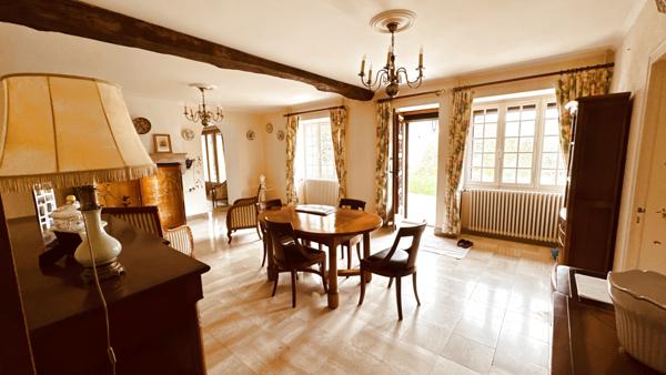 Noyers (89310) Propriété avec vue panoramique sur la vallée du Serein surplombant une rivière 295 000 € F.A.I.