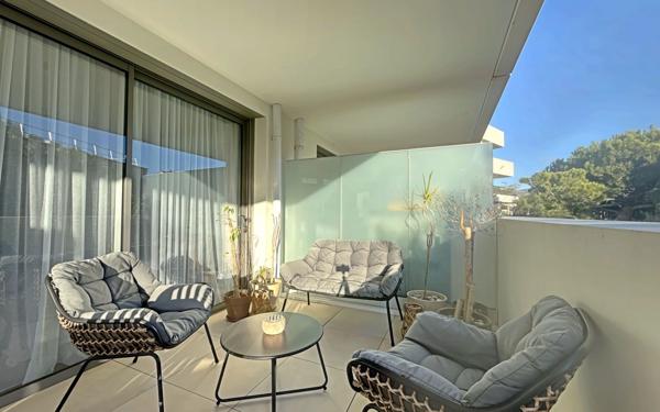 Appartement à vendre    3 pièces • 77,10 m2 Marseille 8