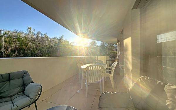 Appartement à vendre    3 pièces • 77,10 m2 Marseille 8