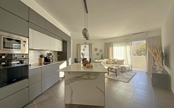 Appartement à vendre    3 pièces • 77,10 m2 Marseille 8