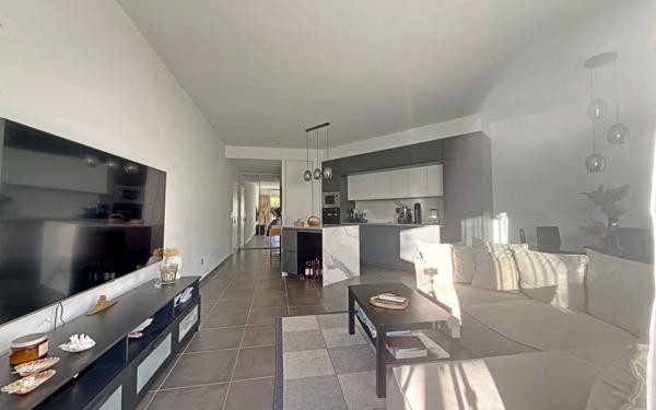 Appartement à vendre    3 pièces • 77,10 m2 Marseille 8