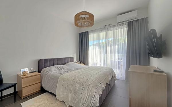 Appartement à vendre    3 pièces • 77,10 m2 Marseille 8