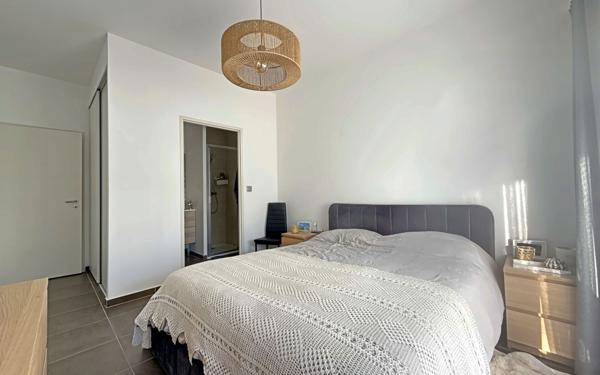 Appartement à vendre    3 pièces • 77,10 m2 Marseille 8