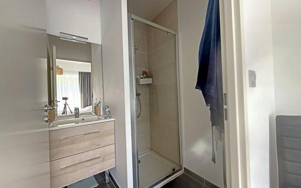 Appartement à vendre    3 pièces • 77,10 m2 Marseille 8