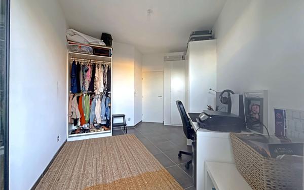 Appartement à vendre    3 pièces • 77,10 m2 Marseille 8