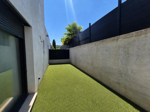 Vente                                                      Villa
                        
                     4 pièces                      107 m2                     à Le Luc