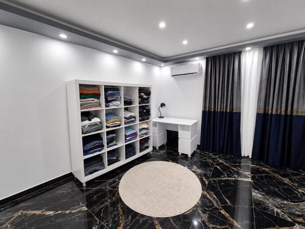 Vente                                                      Villa
                        
                     4 pièces                      107 m2                     à Le Luc