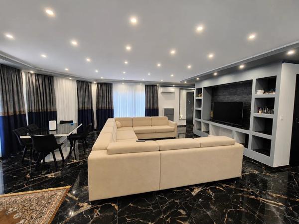 Vente                                                      Villa
                        
                     4 pièces                      107 m2                     à Le Luc