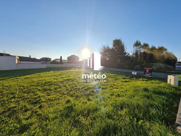 Terrain constructible à vendre à Angles –