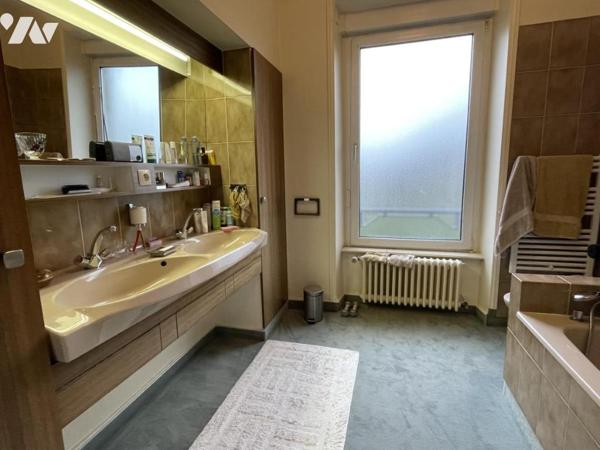 LA FERTE MACE, grande maison de ville avec jardin, garage et maison annexe