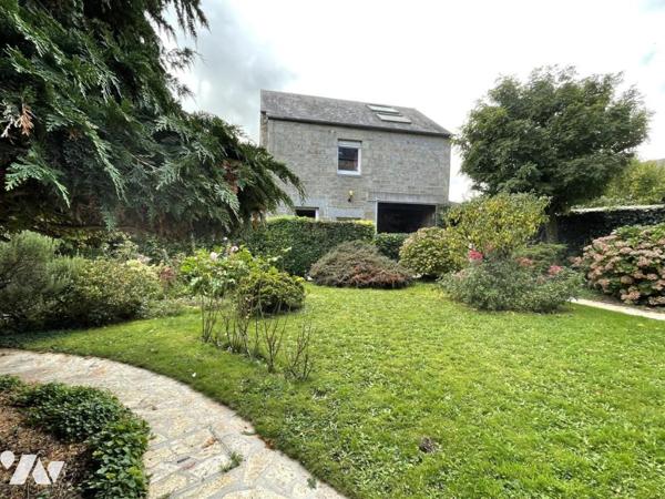 LA FERTE MACE, grande maison de ville avec jardin, garage et maison annexe