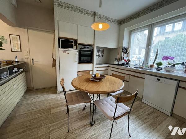 LA FERTE MACE, grande maison de ville avec jardin, garage et maison annexe