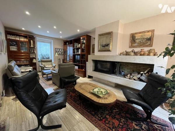 LA FERTE MACE, grande maison de ville avec jardin, garage et maison annexe