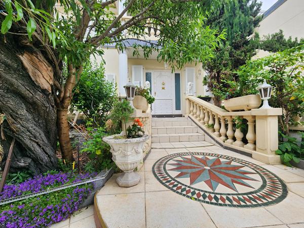 Superbe maison 6 pièces à vendre à Colombes - 211 m² d'espace et confort , Colombes Superbe maison 6 pièces à vendre à Colombes - 211 m² d'espace et confort , Colombes