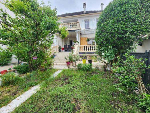 Superbe maison 6 pièces à vendre à Colombes - 211 m² d'espace et confort , Colombes Superbe maison 6 pièces à vendre à Colombes - 211 m² d'espace et confort , Colombes