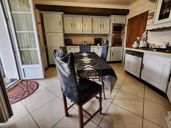Superbe maison 6 pièces à vendre à Colombes - 211 m² d'espace et confort , Colombes Superbe maison 6 pièces à vendre à Colombes - 211 m² d'espace et confort , Colombes