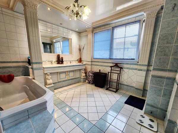 Superbe maison 6 pièces à vendre à Colombes - 211 m² d'espace et confort , Colombes Superbe maison 6 pièces à vendre à Colombes - 211 m² d'espace et confort , Colombes