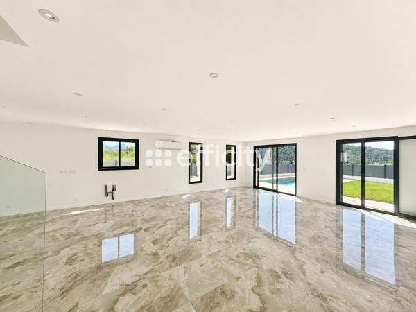 Maison
         4 pièces
        - 121 m² Bien prestige 775 000 € *