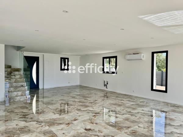 Maison
         4 pièces
        - 121 m² Bien prestige 775 000 € *