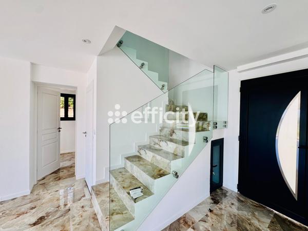 Maison
         4 pièces
        - 121 m² Bien prestige 775 000 € *
