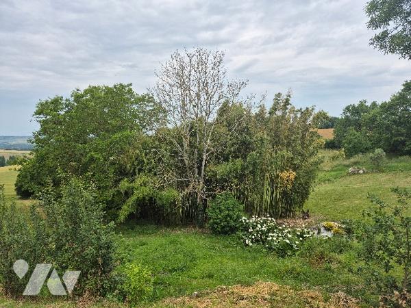 CASTERA-LECTOUROIS (32700) Maison de 185 m² de surface au sol sur 2 niveaux et terrain de 2868 m².