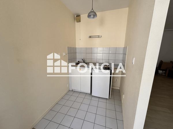 Location Studio 35.8 m² - 22 RUE D'ENTRAIGUES Tours 37000