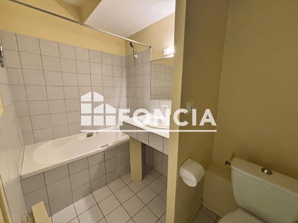 Location Studio 35.8 m² - 22 RUE D'ENTRAIGUES Tours 37000