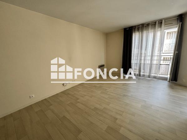Location Studio 35.8 m² - 22 RUE D'ENTRAIGUES Tours 37000