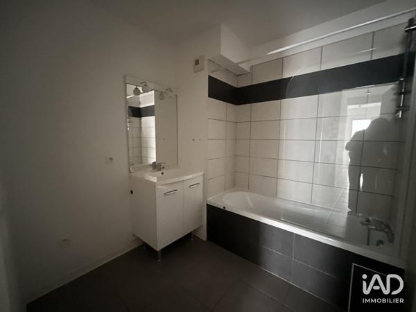 Location appartement 3 pièces 71 m² Mérignac